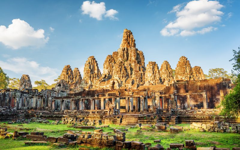 Angkor Thom est célèbre pour ses imposants monuments