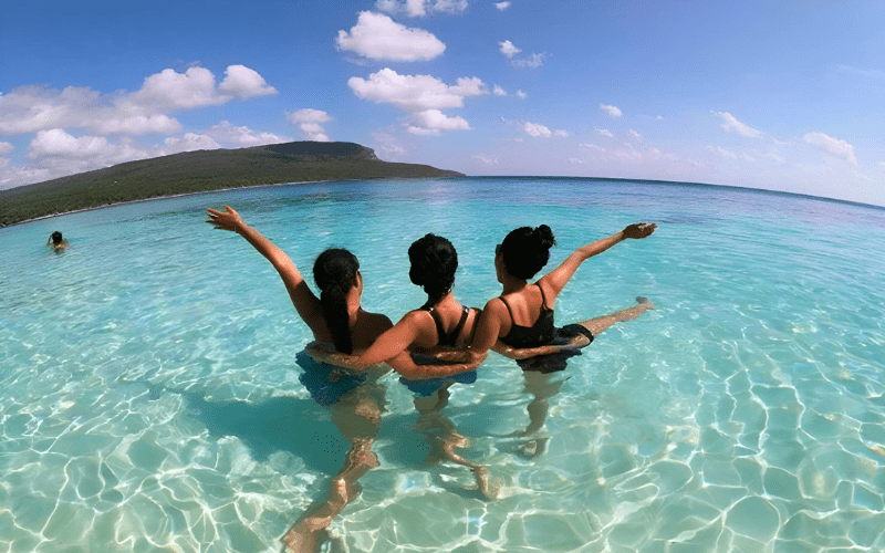 Baignade sur l'île de Jaco