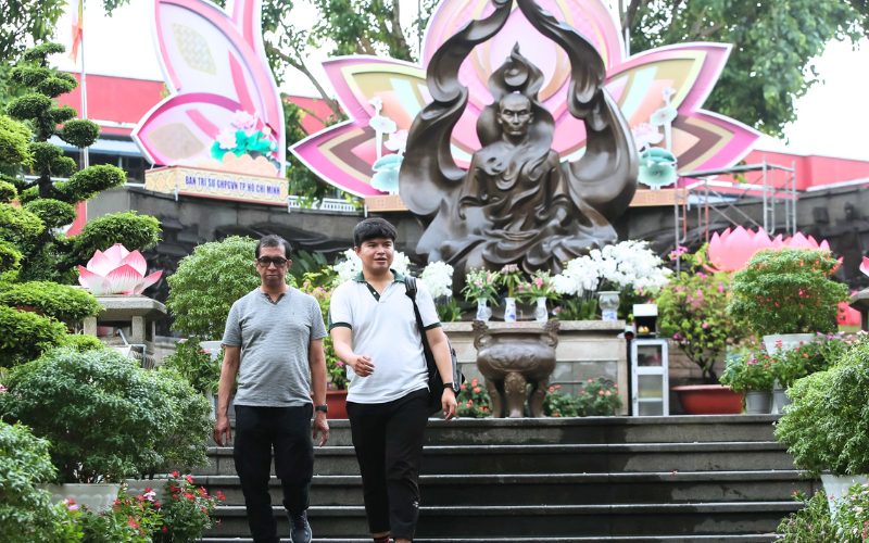 De nombreux touristes étrangers visitent le Mémorial