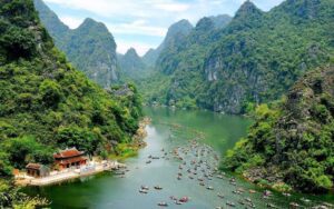 Excursion en bateau à Ninh Binh en 1 jour