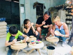 Expérience la fabrication de poterie à Bat Trang