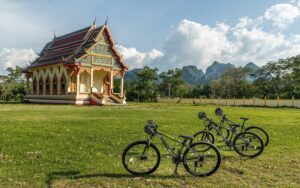 Explorer les écoles, les fermes et les temples de Khao Sok à vélo