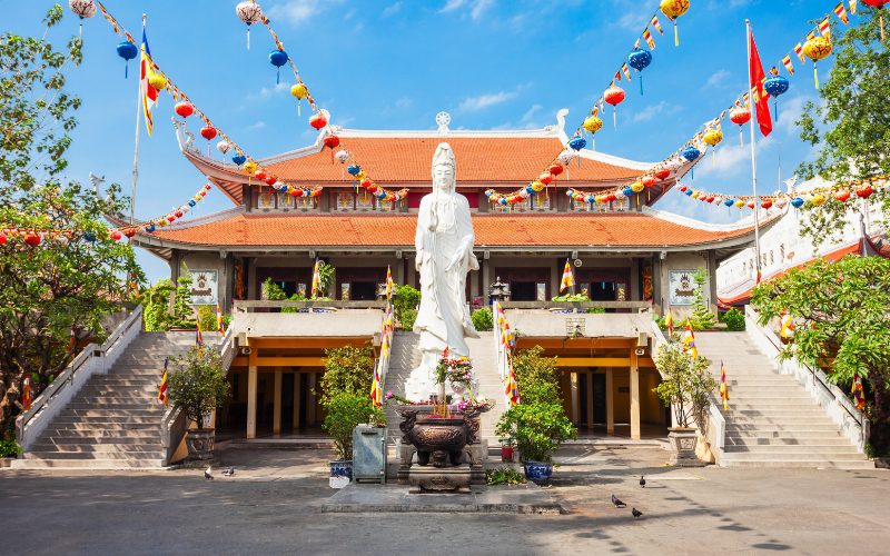 Façade de la pagode Vinh Nghiem