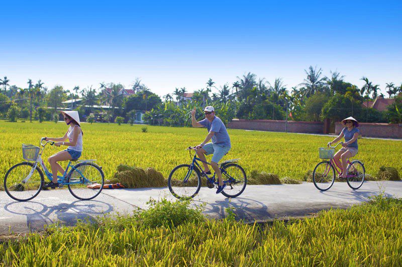 Faire du vélo autour le village de Yen Duc