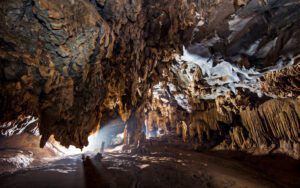 Grotte de Hung Ton