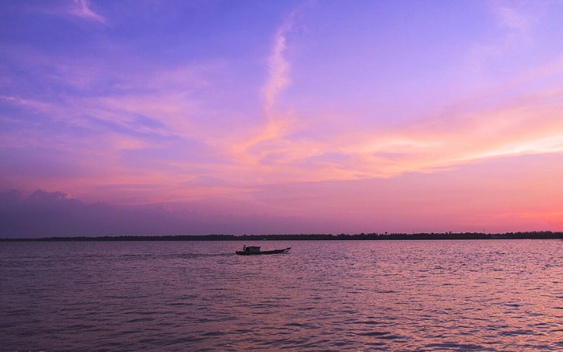 La rivière Ham Luong est un cours d'eau pittoresque qui traverse la province de Bến Tre, dans le delta du Mékong, au sud du Vietnam.