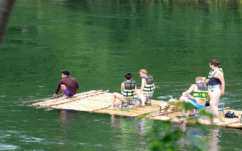 Rafting en bambou sur la rivière Khwae