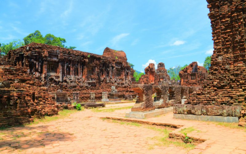 Sanctuaire de My SonAperçu du Vietnam et du Cambodge en 12 jours