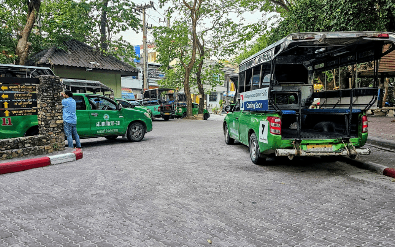 Songthaews à Koh Samet, un moyen pratique de se déplacer sur l'île