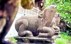 Statues de pierre à la pagode Phat Tich