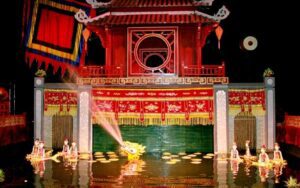 Un spectacle au théâtre de Marionnettes sur l'eau de Thang Long