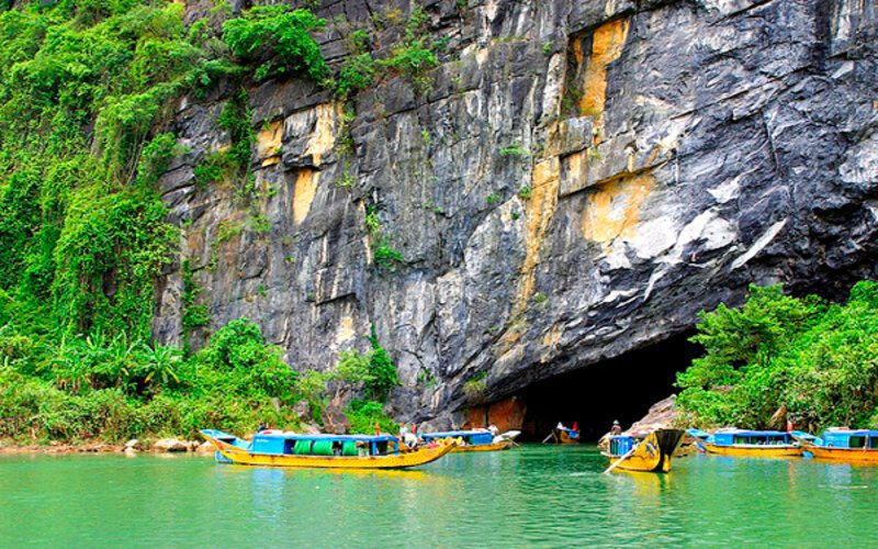 Visite des deux grottes majestueuses à Phong Nha en une journée