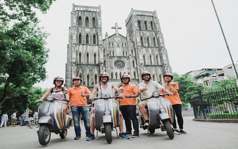 Visite de la ville d’Hanoï en demi-journée à moto
