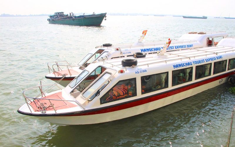 Vous pouvez aller pour le Cambodge depuis Chau Doc ( Vietnam) en bateau
